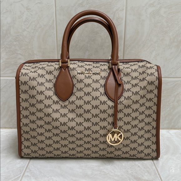 Michael Kors LG duffle bag - Picture 1 of 11